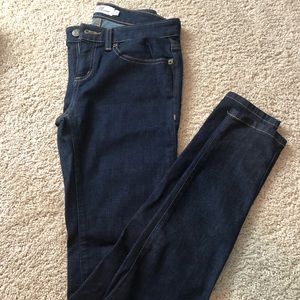 Vineyard vines dark wash jeans